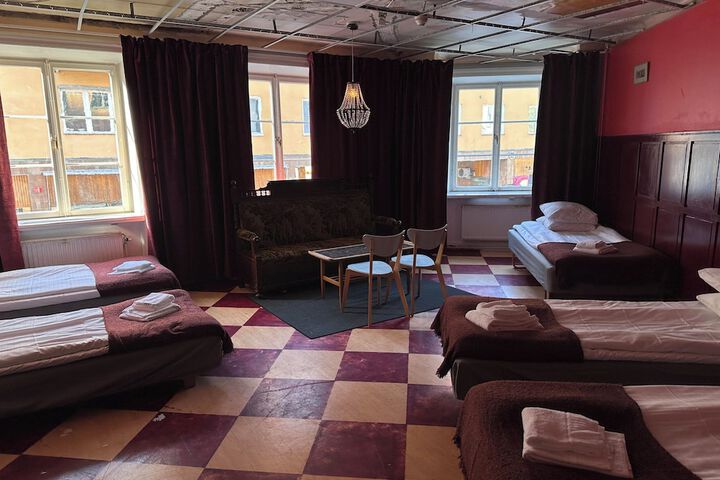 Room 48 of 87