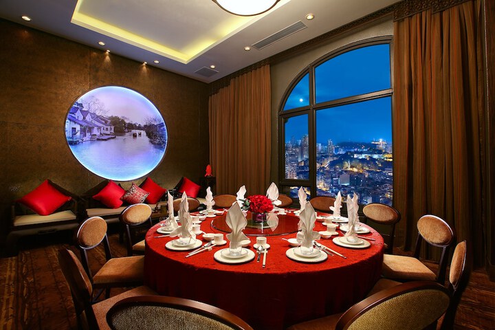 Dining 63 of 115