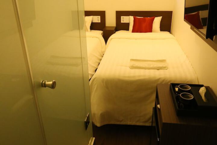 Room 16 of 30