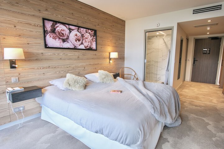 Room 6 of 18