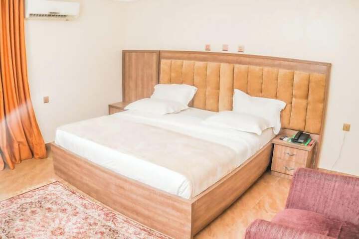 Room 6 of 79