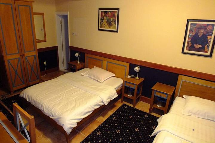 Room 17 of 40