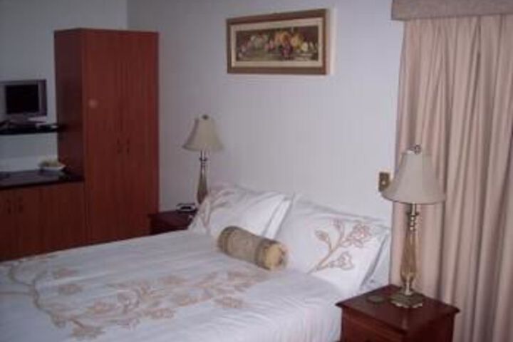 Room 9 of 39