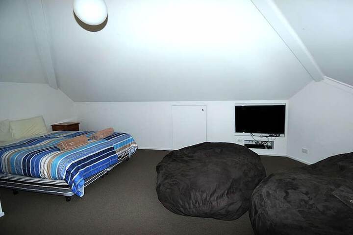 Room 8 of 23