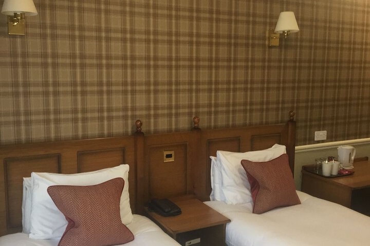 Room 6 of 11