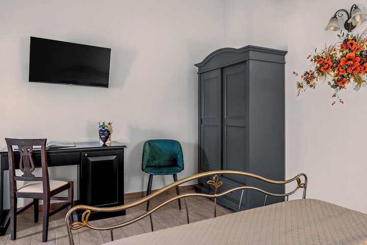 Room 23 of 87