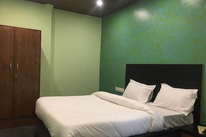 Room 16 of 18