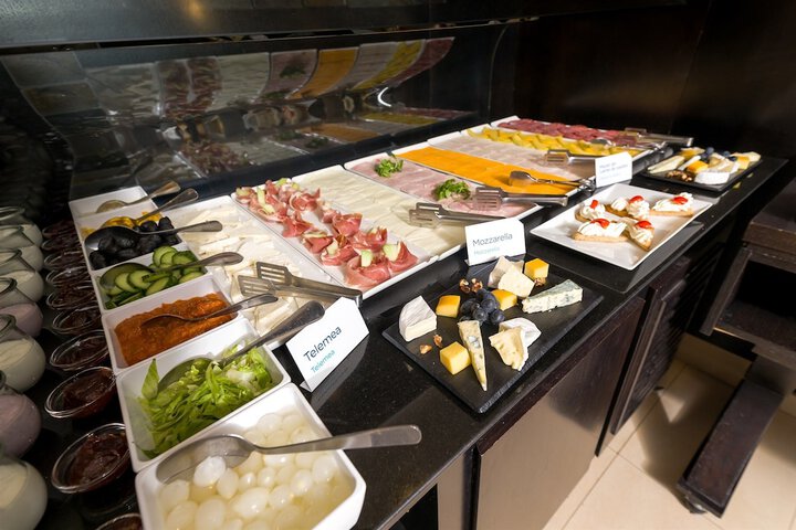 Dining 49 of 70