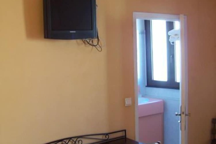 Room 15 of 34