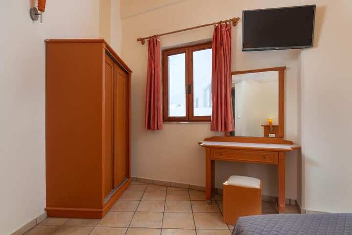 Room 16 of 57