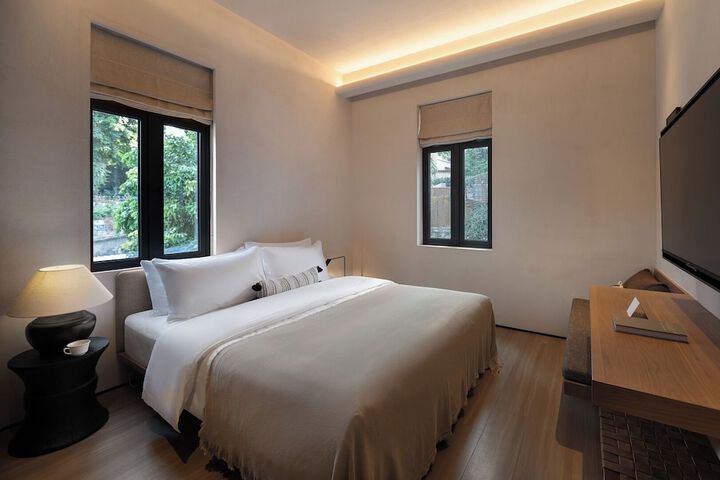 Room 47 of 100