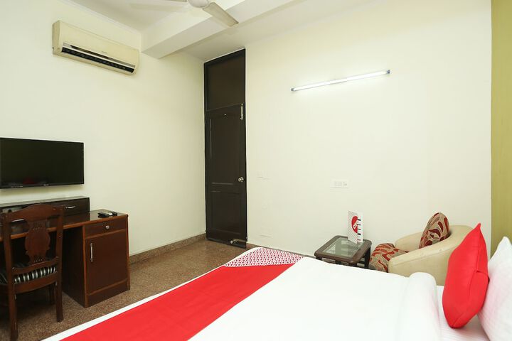 Room 9 of 20