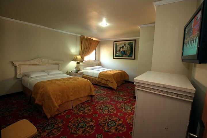 Room 5 of 14