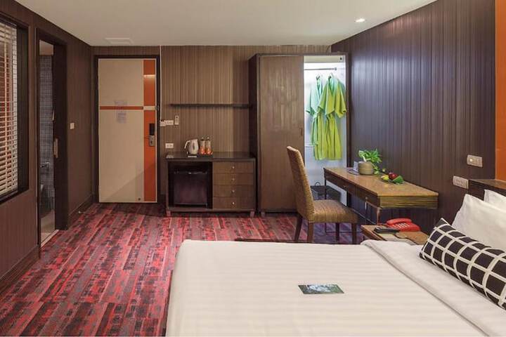 Room 3 of 28