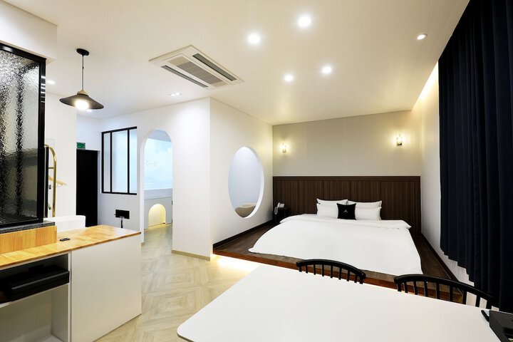 Room 34 of 61