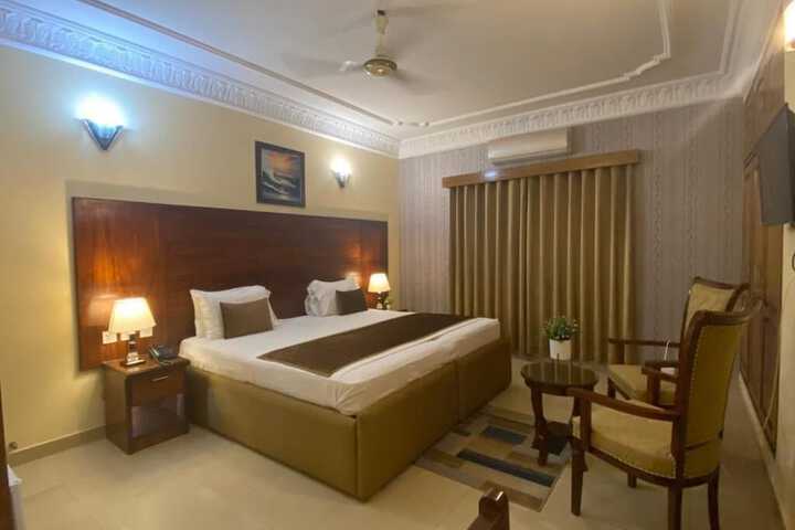 Room 3 of 48
