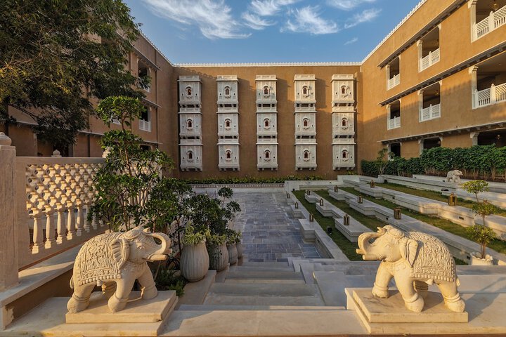 Hotel Exterior 76 of 84