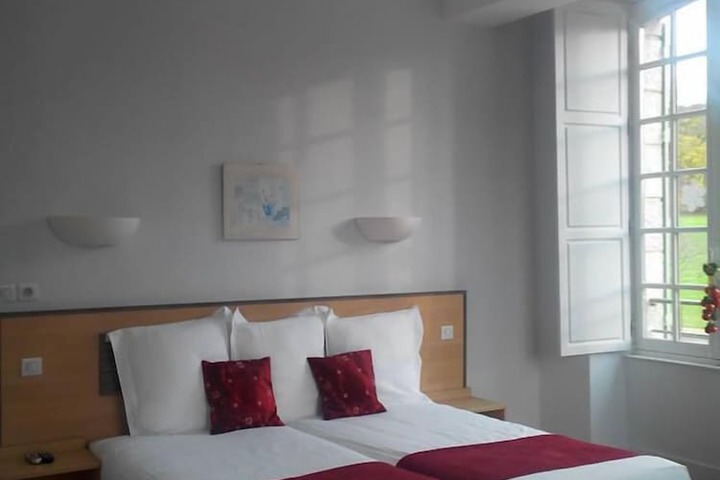 Room 10 of 36