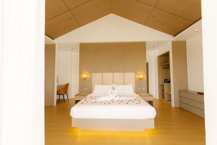 Room 10 of 42