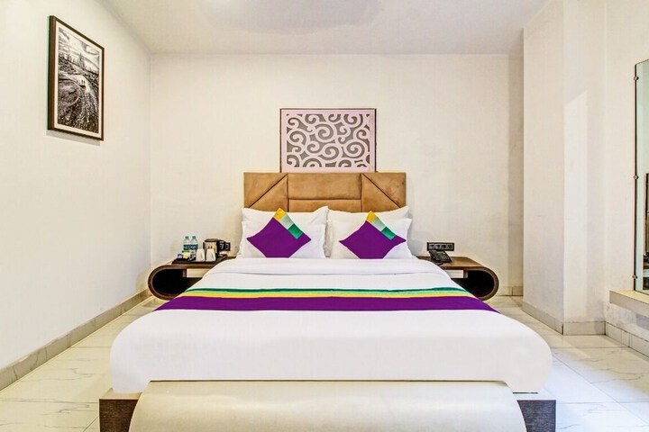 Room 13 of 21