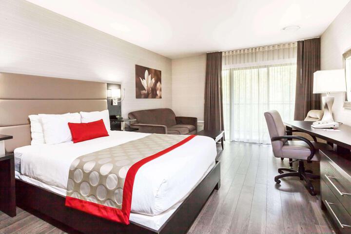 1 Queen Bed Waterfront (10 of 22)