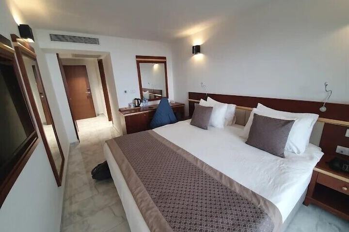 Room 2 of 16