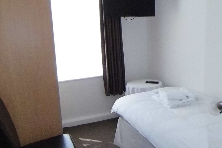 Room 8 of 43