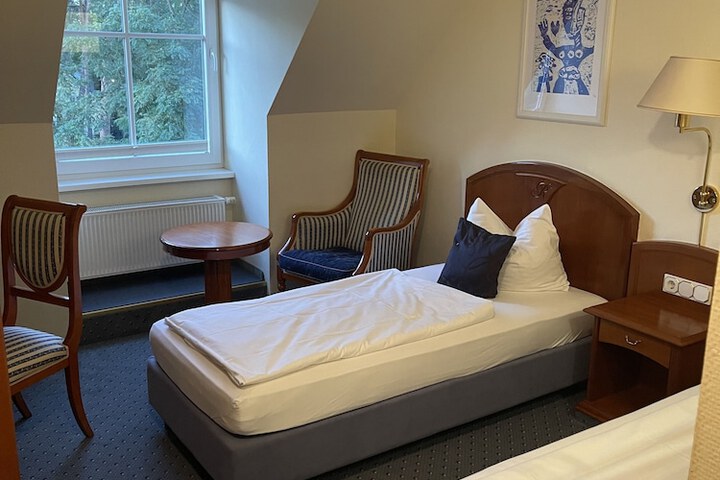 Room 16 of 90
