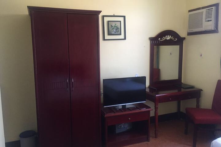 Room 4 of 18