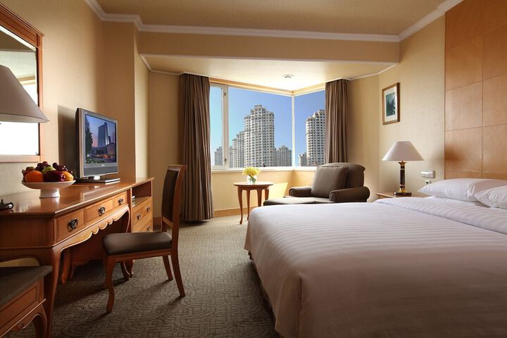 Room 14 of 37