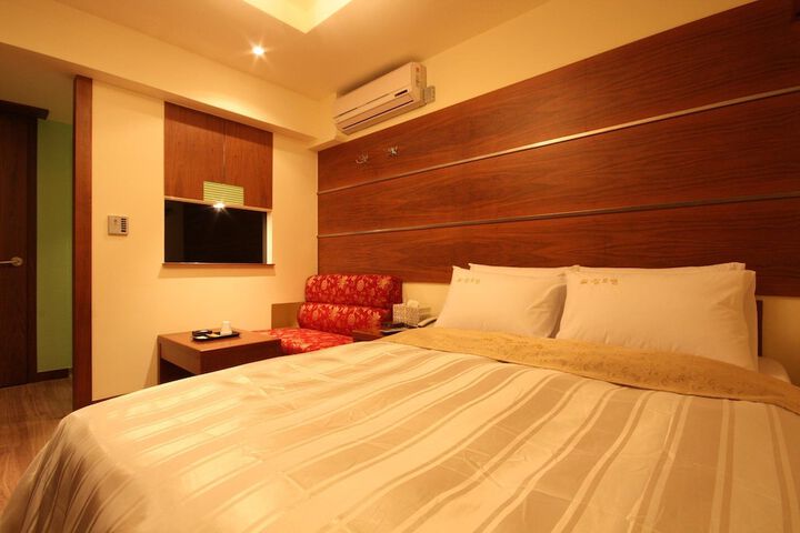 Room 21 of 35
