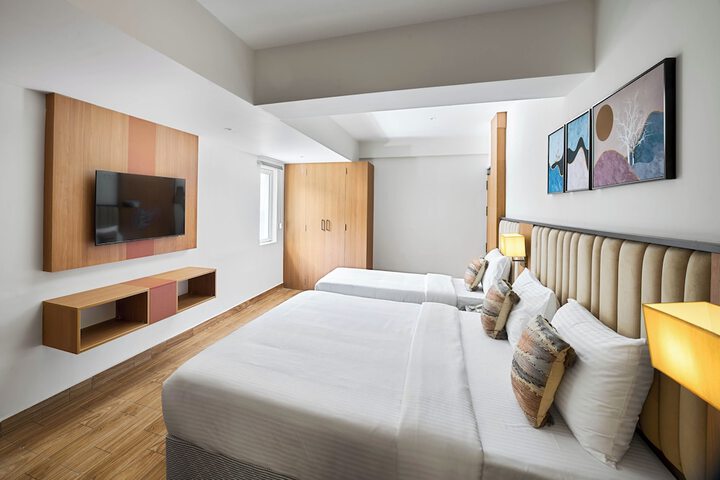 Room 13 of 19