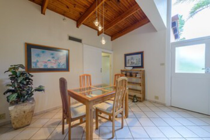 Room 10 of 21