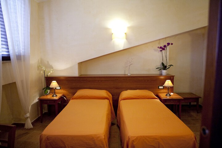Room 2 of 36