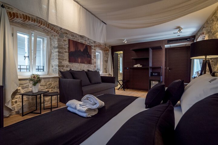 Room 6 of 44