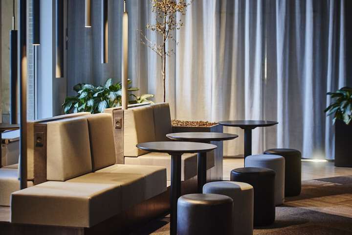 Entrance & Lobby