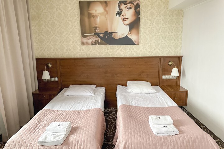 Room 33 of 60