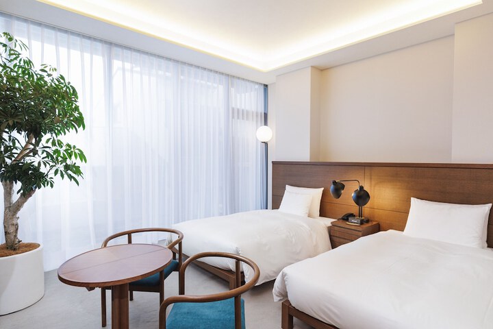 Room 28 of 106