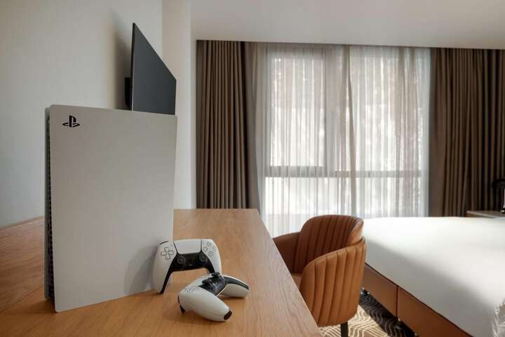 Room 16 of 50