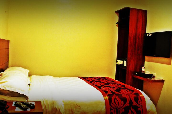 Room 19 of 76