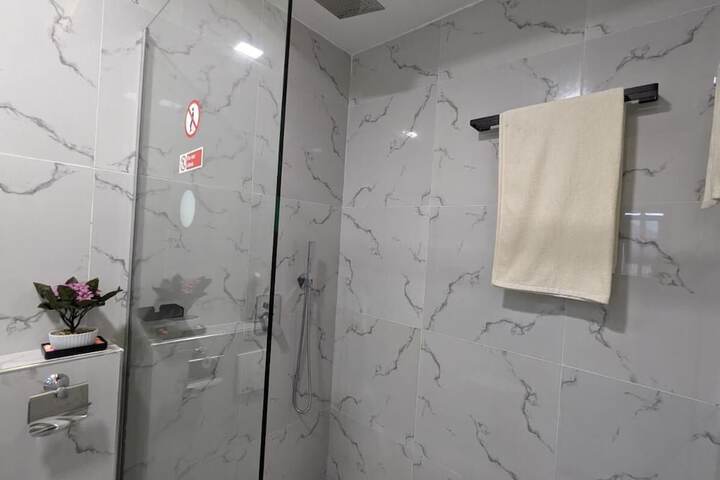Room 15 of 38