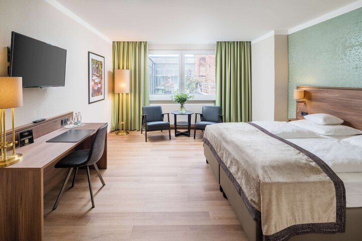 Room 8 of 42