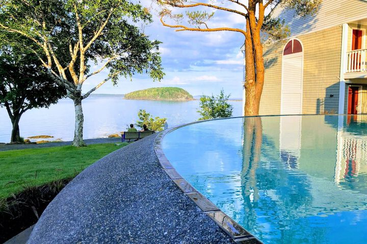 Infinity pool