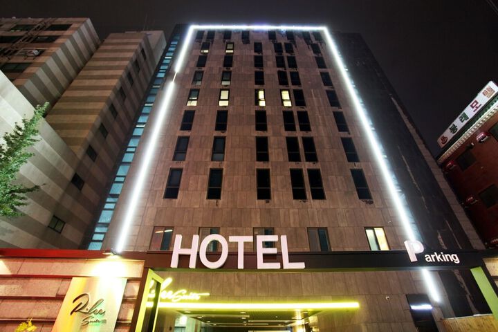 Hotel 2 of 176