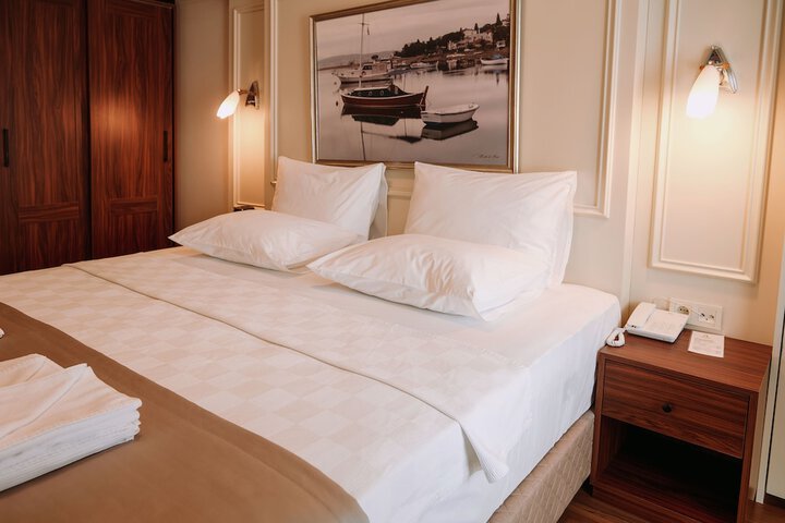 Room 7 of 25