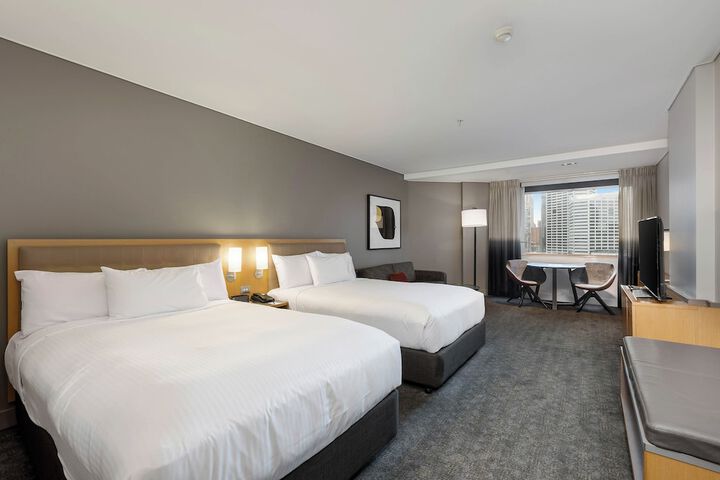 Room 25 of 220