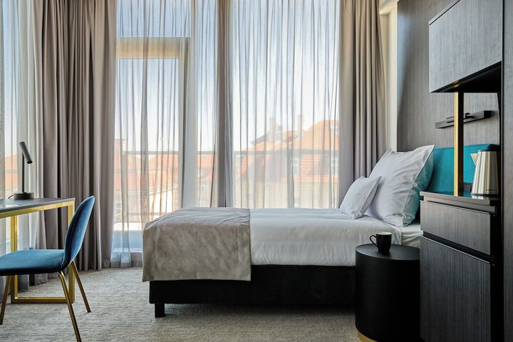 Room 4 of 48