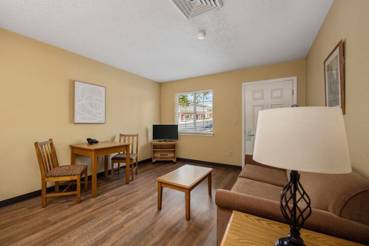 Room 9 of 13