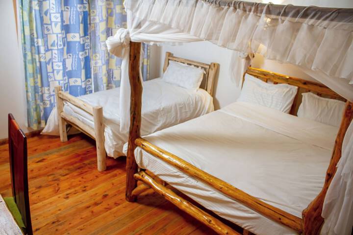 Hillstone Safari Lodge