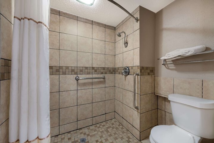 1 Double Bed Accessible (5 of 18)